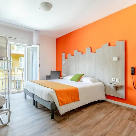 Provencal Hotel Saint-Raphael (Var)