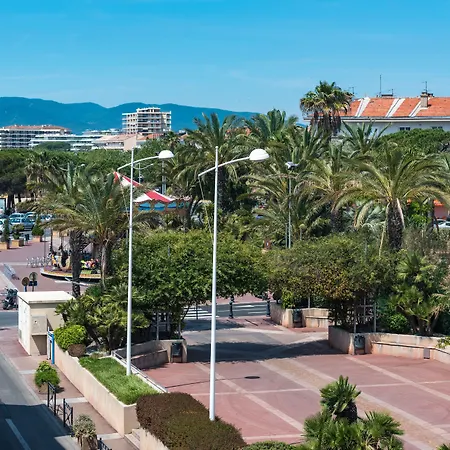 Provencal Hotel Saint-Raphael (Var)