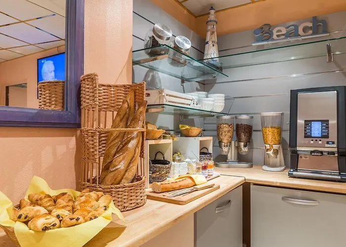 Provencal Hotel Saint-Raphael (Var)