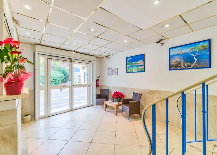 Provencal Hotel Saint-Raphael (Var)